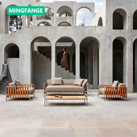 Ensemble de salon de jardin en rotin avec chaises en osier et table basse – Design moderne, coussins imperméables en mousse haute densité, durable pour cours et hôtels