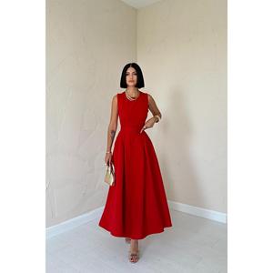 Elegante Vestido de Noche Rojo de Satén con Cuello Halter, Corte en A y Falda Acampanada, con Cintura Natural - Product Image 4