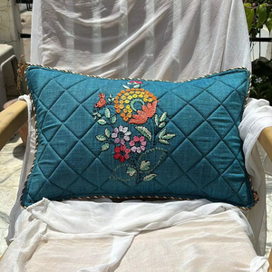 Funda de Cojín Bordada Tradicional de Algodón Puro, Lavable a Máquina, con Diseño Floral Elegante - Product Image 1