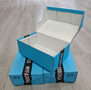 Boîte à chaussures en carton ondulé écologique et recyclable, design découpé, fermeture magnétique, impression quadricolore, extérieur blanc, doublure intérieure UV - Product Image 1
