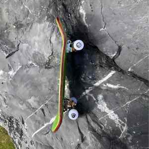 Fingerboard Profesional de 32 mm y 34 mm con Doble Tinte, Ejes de un Solo Eje y Ruedas CNC - Product Image 2