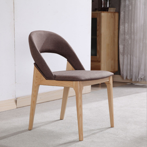 Table ronde en bois massif avec 4 chaises, design élégant - Product Image 4