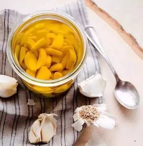 100% <strong>Natural</strong> Organic Top Grade <strong>Garlic</strong> Essential <strong>Extract</strong> Bulk <strong>Garlic</strong> Oil for Hair Skin Body Massage
