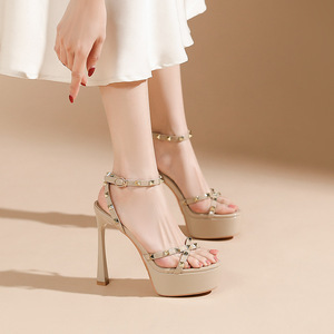 Sandales à talons hauts pour femmes, style français, imperméables, à plateforme, à brides croisées, à talon fin, à bout ouvert, avec rivets raffinés - Product Image 2