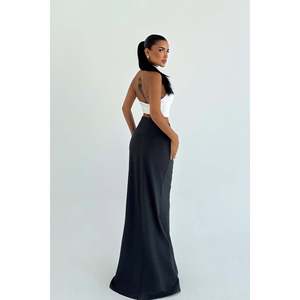 Jupe portefeuille formelle grande taille Grey Benson en cuir véritable et élasthanne, taille empire avec logo XS imprimé naturellement sur la taille - Product Image 1