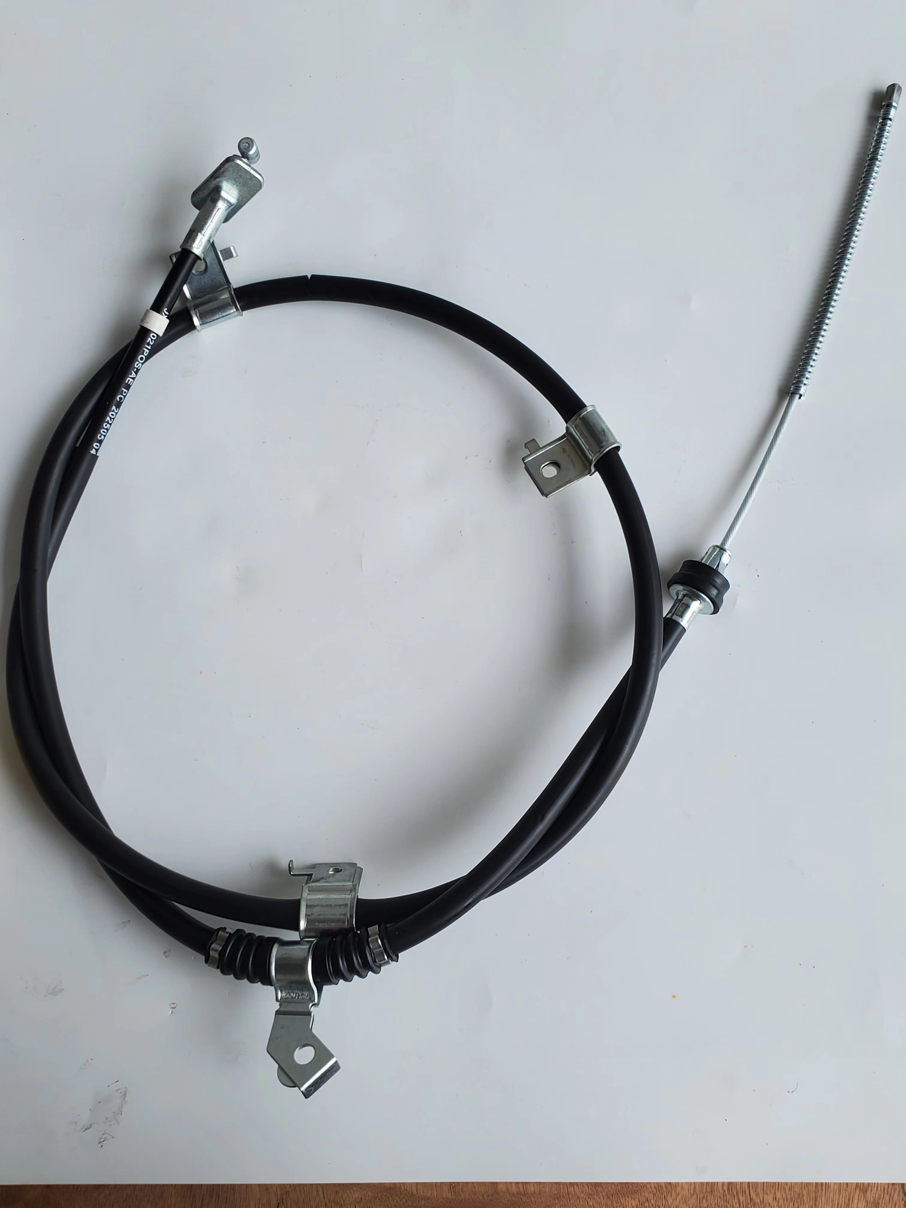 High-quality Handbrake Cable for Isuzu D-MAX - 8-98067049-1