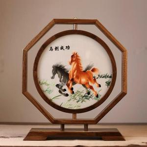 Ornement de table en bois brodé avec un motif de <span class=keywords><strong>pie</strong></span> porte-bonheur - Décoration de bureau exquise faite à la main - Product Image 4