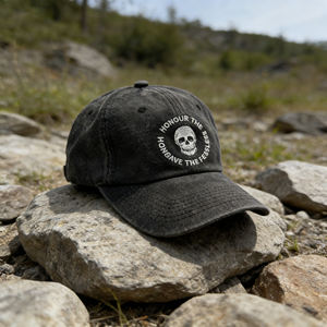 Gorra de Béisbol Premium Personalizada de 6 Paneles con Cierre a Presión, Gamuza de Calidad, Logotipo Bordado en 3D, Visera Curva, Original, para Venta al Por Mayor - Product Image 4