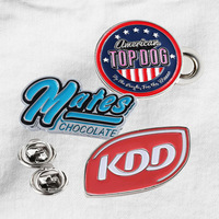 Badges d'affaires en alliage de zinc de haute qualité, épingles de revers sur mesure, moulées, imitation émail, lettres gravées, plaqué or