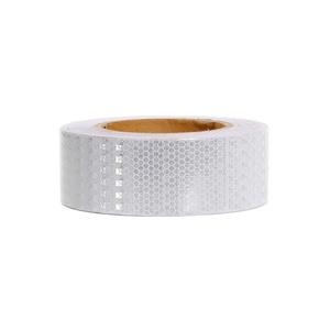 Ruban adhésif réfléchissant en PVC alvéolé imprimable, indéchirable, en gros, tailles personnalisables <span class=keywords><strong>pour</strong></span> camions, voitures, remorques - Product Image 2