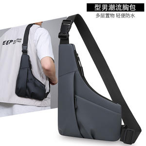 กระเป๋าคาดหน้าอกทรงบางน้ำหนักเบาสำหรับผู้ชายรุ่นใหม่เคลือบ PU สะพายไหล่เดี่ยวแบบพกพาใช้ได้ทุกวันสีเทาสีดำสีทึบ - Product Image 4