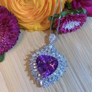 Collar con Colgante de Piedra Púrpura en Forma de Corazón para Mujer, Cadena Elegante y Brillante para la Clavícula, Joyería Romántica de Moda - Product Image 1