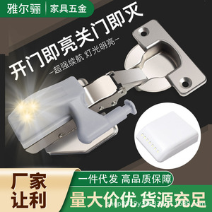 Luz LED para bisagras de armarios, gabinetes, vitrinas de vino y zapateros, con sensor, fácil instalación y acabado pulido. - Product Image 3