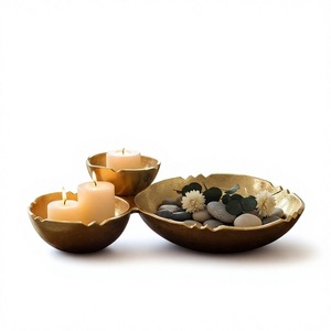 Ensemble de plats décoratifs en métal irrégulier moderne, design sculptural poli fait à la main - Product Image 1
