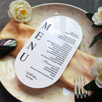 Carte de menu de mariage élégante ovale en acrylique blanc, personnalisée avec texte estampé à chaud noir, pour table de dîner de banquet de mariage