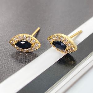 เครื่องประดับฟ็อกซี่มาใหม่ ต่างหูแฟชั่นทรงตาปีศาจประดับเพชรซิร์โคเนีย ดีไซน์สวยหรู ทอง 18K สำหรับผู้หญิง - Product Image 5