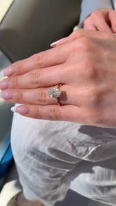 Anillo de Compromiso con Diamante Ovalado Cultivado en Laboratorio, Inspirado en el Horizonte de Nueva York, Certificado IGI, E VS1, Oro Blanco de 14K, con Detalle del Empire Building - Product Image 2