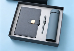 ชุดของขวัญสมุดบันทึก A5 หนังสีเทาสุดหรู พร้อมปากกา แก้วเก็บความร้อน และ USB สำหรับธุรกิจขายส่ง โปรโมชั่นพิเศษ ปรับแต่งได้ - Product Image 3