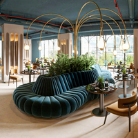 Ensemble de mobilier de café de luxe léger, sièges de restaurant en cuir moderne, banquette à dossier bas, table et chaise de café commercial