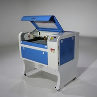 Machine de gravure laser CO2 4060 à économie d'énergie pour le marquage de panneaux en acrylique