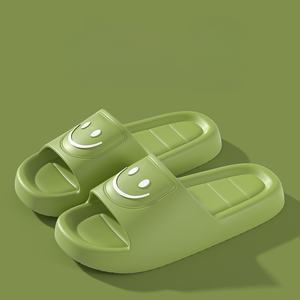 Chaussons d'intérieur et d'extérieur tendance, grande taille, doux et confortables, adaptés à toutes les saisons, avec un design visage souriant. - Product Image 3