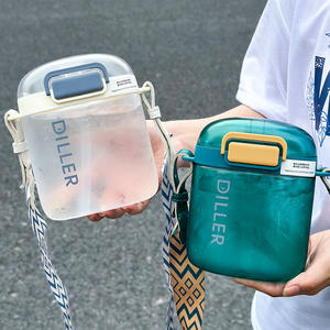 Botella de agua Diller Square Tritan de 720 ml con correa, portátil, para uso en exteriores - Product Image 3