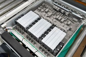 [<span class=keywords><strong>EMC</strong></span>/LVD] 15 kvar 4L Montage en rack SVG en acier galvanisé robuste IP54 pour extérieur, compensation intelligente pour environnements difficiles - Product Image 5