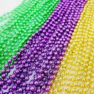 Collana di perline di Mardi Gras color oro colorato verde viola per la festa del martedì grasso e la decorazione delle feste