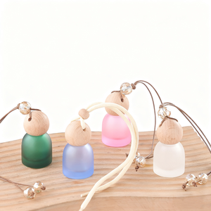 Botol kaca <span class=keywords><strong>Diffuser</strong></span> aromaterapi mobil, botol kaca <span class=keywords><strong>Diffuser</strong></span> aromaterapi mobil kosong Hijau Pink Amber kuning <span class=keywords><strong>Mini</strong></span> 10ml dengan tali gantung - Product Image 1