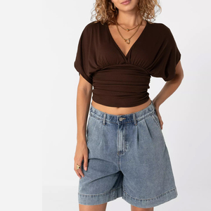 Top Corto Personalizado 2026 para Mujer con Escote en V Profundo y Fruncido, Blusa Morada Oscura de Manga Corta con Definición de Cintura, Camisas para Niña OEM/ODM - Product Image 1