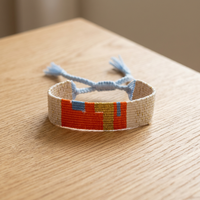 Pulsera Tejida a Mano de Algodón Sstringz, Color Blanco Marfil, Naranja, Dorado y Azul Cielo, Patrón Geométrico, Accesorio de Moda Ajustable