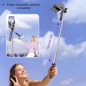 Bâton de selfie portable 360 °   Support de téléphone rotatif extensible de 1,35 mètre avec trépied télécommandé pour diffusion en direct - Product Image 5