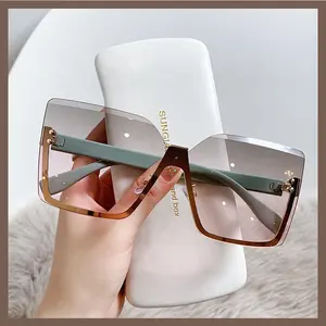 Haute qualité logo personnalisé à la mode femmes lunettes ombre 2024 luxe pas cher carré sans monture Designer mode femmes dames lunettes de soleil