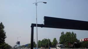 لافتة معلومات متغيرة LED خارجية متينة للطرق السريعة، شاشة عرض ثابتة بذراع واحد، متوفرة بأحجام P16 وP20 وP25 وP31.25، ضمان 10 سنوات - Product Image 3