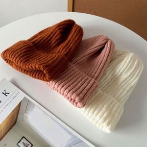 Wholesale Knitted <b>Hats</b> <b>Winter</b> Women's Woolen <b>Hat</b> Thickened Warm Knitted Fashion Beanies <b>Hat</b> for Unisex - Product Image 3