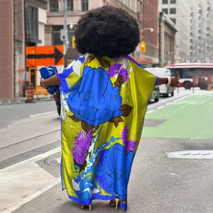 Robe décontractée ample à manches chauve-souris imprimée roses rouges colorées et motif africain bleu pour femme 2026 – Idéale pour les vacances - Product Image 4