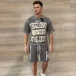 เสื้อยืดคอกลมสีเทาพิมพ์ลายกราฟิกสไตล์วินเทจขายดี พร้อมกางเกงขาสั้น ชุดเซ็ต 2 ชิ้น สตรีทแวร์ - Product Image 1