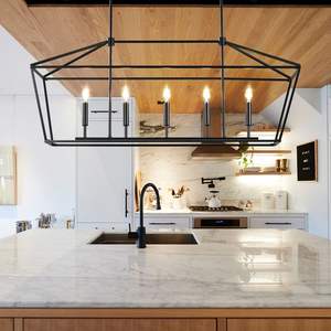 Lámpara colgante moderna de cristal LED dorada, rectangular y larga, con altura ajustable, para el hogar, hotel o bar. - Product Image 1