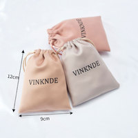 Sac à cordon avec ruban noir 7*9cm, design moderne léger pour la présentation de bijoux de luxe, le rangement de cosmétiques et les voyages