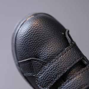 รองเท้าเด็กนักเรียนพื้นนิ่มสีพื้นเรียบง่ายสำหรับเด็กผู้ชายและเด็กผู้หญิง รองเท้าสีดำสำหรับเด็กนักเรียน ขายส่ง - Product Image 2