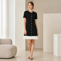 Robe en tricot noire pour femme avec bordure contrastante, manches courtes, col rond, mini, marque privée, vente en gros