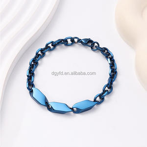 Bracelet chaîne <span class=keywords><strong>gourmette</strong></span> classique en acier inoxydable avec logo gravé, maillons plats, bijou intemporel pour cadeau de <span class=keywords><strong>couple</strong></span>, personnalisable - Product Image 1