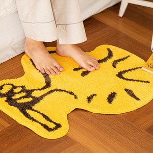 พรมปูพื้นสีเหลืองลายการ์ตูนสนูปปี้ พรมในร่มแบบซักด้วยเครื่องได้สำหรับห้องนอนห้องน้ำ - Product Image 3