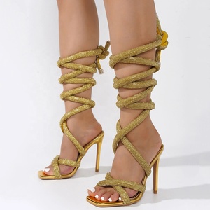 Sandalias de tacón de aguja con punta cuadrada y tiras de diamantes brillantes, colores personalizados, para mujer, con bandas cruzadas abullonadas, zapatos de tacón alto y delgado para verano. - Product Image 5