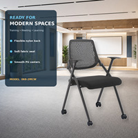 Chaise de formation moderne pliable et pivotante avec accoudoirs, dossier flexible en nylon, assise rembourrée en tissu doux, structure en acier pour la maison et le bureau