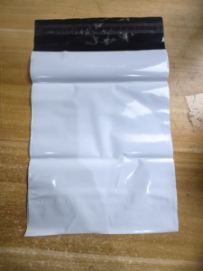 Custom Color Poly Mailers With Printable Surface Plastic Shipping Bags For Personalized Brand Business Experience - Product Image 1