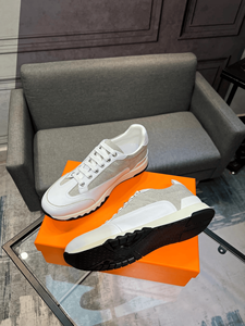 พื้นรองเท้าแบบมีปุ่มยึดเกาะ  วัสดุผสมที่ทนทานต่อการลื่นไถล  โครงสร้างวัสดุผสม  รองเท้าสำหรับใช้ในชีวิตประจำวัน  ระบบลดแรงกระแทก  วัสดุที่นุ่มสบาย - Product Image 3