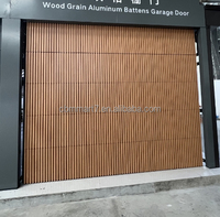Porte de garage moderne isolée et économe en énergie, en acier, aluminium, électrique, automatique, intelligente, sur mesure, de luxe, de la marque CBMmart Villa