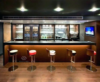 Comptoir de bar moderne sur mesure avec éclairage LED brillant pour hôtel et usage commercial en centre commercial avec garantie de 10 ans