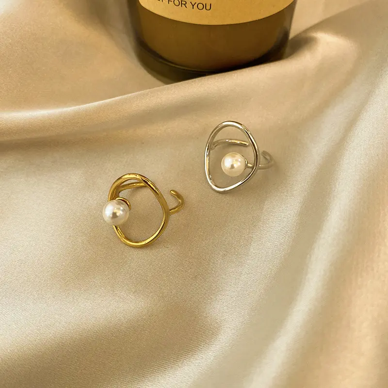 แหวนทองเหลืองชุบทอง18K แบบเรียบง่ายเปิดแหวนมุกสีขาวแหวนนิ้วสำหรับผู้หญิงปาร์ตี้